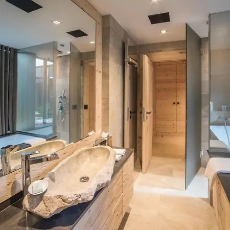 Super Private Luxury With Facilities *