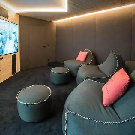 Super Private Luxury With Facilities * Rougemont