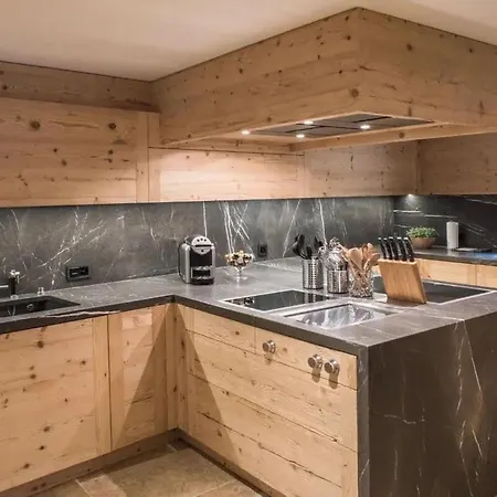 Super Private Luxury With Facilities Rougemont