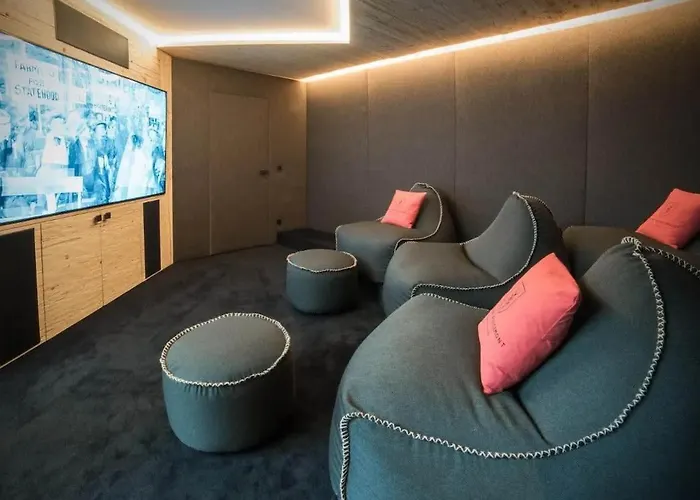 Super Private Luxury With Facilities * Rougemont