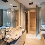 Super Private Luxury With Facilities *